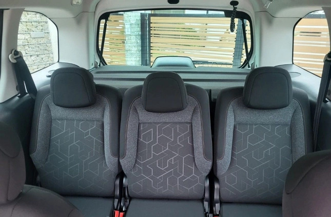Peugeot Partner cena 46999 przebieg: 163610, rok produkcji 2019 z Chęciny małe 191